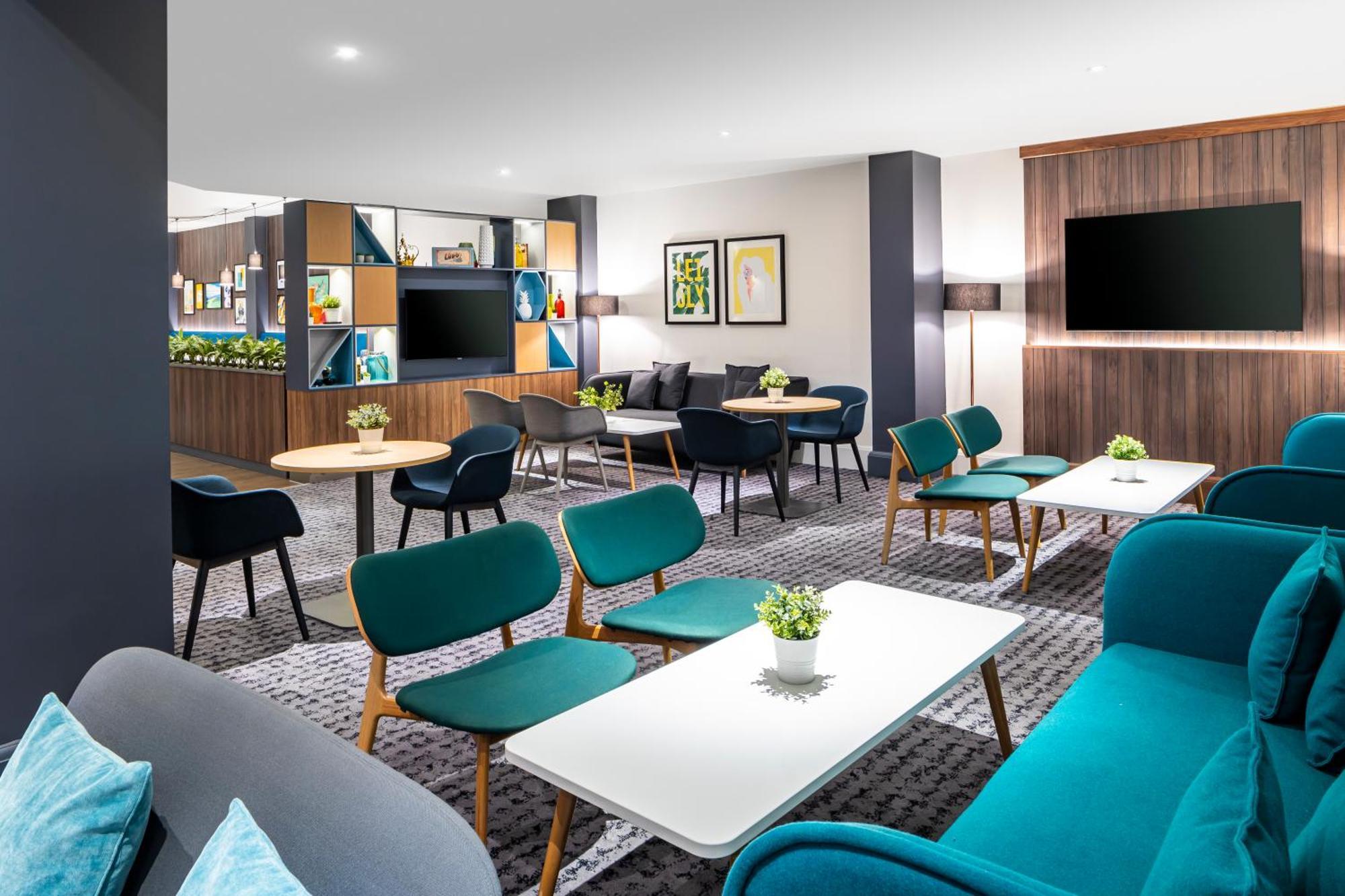 Hotel By Ihg